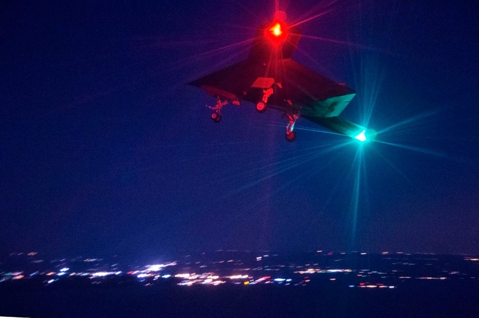 ???? ???? ???? ??????? ????????? ???? ???? ?? ???? X-47B ??????? ?????? ?? 10 ????? ??? 2014.