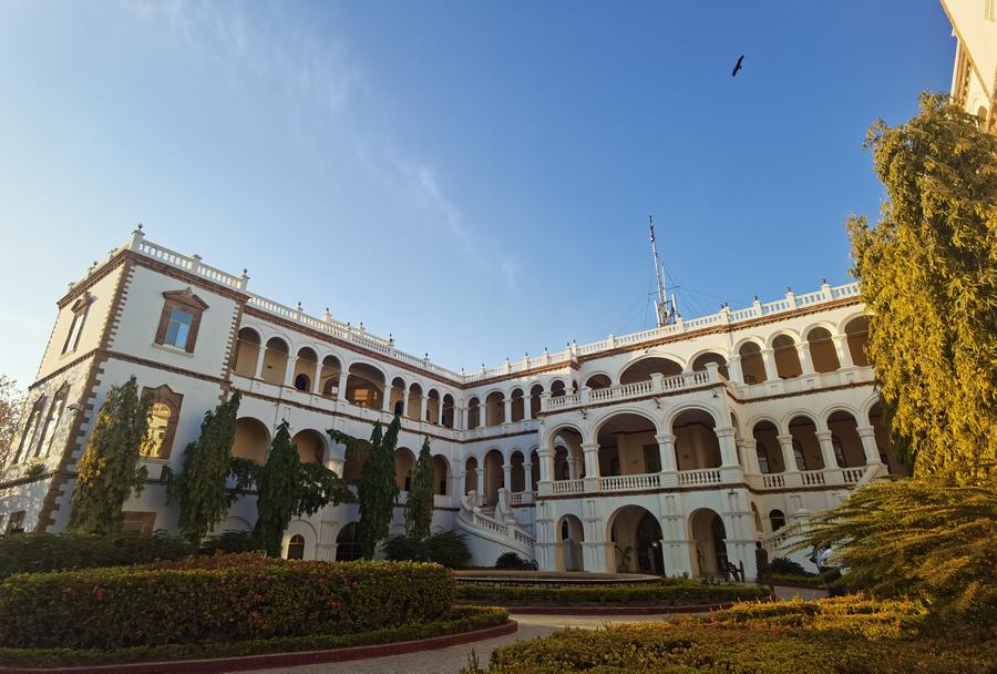 ????? : ????? ????? ????? ?????? ???????